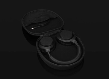 Los auriculares inalámbricos de alta resolución Final UX5000 vienen con una funda de transporte. (Fuente de la imagen: Final)