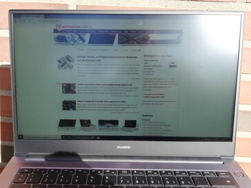 Huawei MateBook D 14 - al aire libre