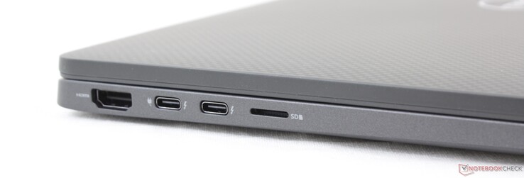Izquierda: HDMI 2.0, 2x USB Tipo-C con Thunderbolt 3, ranura MicroSD, lector de Smart Card (opcional)
