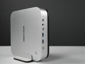 El miniordenador Minisforum M2 Pro viene con un soporte vertical incluido en la caja.