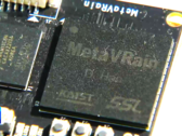 El chip MetaVRain es más pequeño que una moneda normal. (Fuente de la imagen: YouTube) 