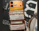 iPhone 17 Pro Max con refrigeradores SSD acoplados para una mejor estabilidad térmica (Fuente de la imagen: u/T-K-Tronix vía r/iphone)