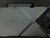 NVIDIA habría distinguido a la RTX 3090 SUPER con un diseño completamente negro. (Fuente de la imagen: @KittyYYuko)