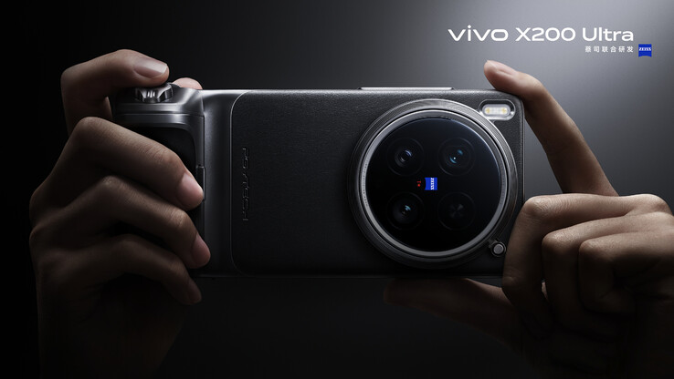 El Vivo X200 Ultra se parece muchísimo a cierto rival de Xiaomi en su kit fotográfico. (Fuente de la imagen: Vivo)