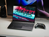 Análisis del XMG Core 16 M25: portátil AMD para juegos con pantalla de 300 Hz y RTX 5070