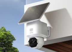 La Eufy SoloCam E42 de Anker (en la imagen) puede grabar de forma continua si se alimenta por cable y admite la carga solar con el panel desmontable SolarPlus 2.0 de Eufy. (Fuente de la imagen: Amazon/Anker)