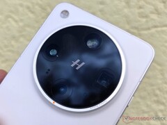 Se rumorea que el sucesor del Oppo Find X8 Ultra (en la imagen) contará con sensores duales de 200 MP. (Fuente de la imagen: Notebookcheck)