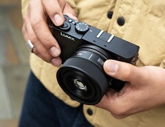 El último objetivo de fotograma completo de Panasonic es especialmente compacto.