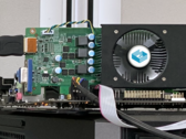 La ausencia del conector de alimentación indica una baja necesidad de energía y rendimiento. (Fuente de la imagen: Glenfly)