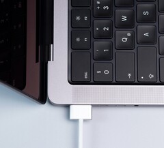 WhatCable ofrece información sobre los cables MagSafe y USB-C.