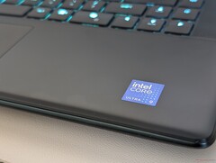 La nueva CPU Arrow Lake sube de nivel con velocidades de reloj más rápidas, lo que significa temperaturas del núcleo notablemente más cálidas hasta los tres dígitos