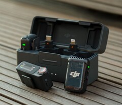 El DJI Mic 2 está disponible en un paquete combinado con un estuche de carga y un receptor de micrófono de repuesto. (Fuente de la imagen: DJI)