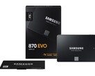 Imagen de la unidad de estado sólido Samsung 870 EVO SATA de 2,5 pulgadas junto al embalaje de venta al público (Fuente de la imagen: Samsung)