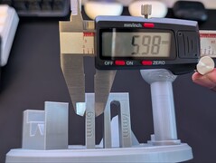 Medición de la faceta de 6 mm con un calibre vernier