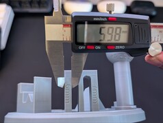 Medición de la faceta de 6 mm con un calibre vernier