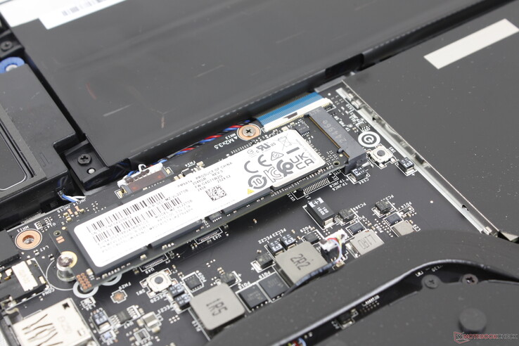 SSD M.2 PCIe4 x4 primaria sin disipador de calor incluido