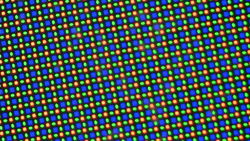 Conjunto de subpíxeles formado por un diodo rojo, uno azul y dos verdes