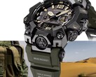 Primer plano del Casio G-Shock Mudmaster GWG-B1000-1A3, en el que se aprecian su caja negra, los detalles en color beige de la esfera, la correa verde oliva, los resistentes protectores y la inscripción «Triple Sensor», con un equipo militar y un paisaje desértico como fondo.