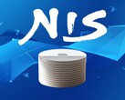 Logotipo de NIS America sobre discos PS5 en blanco