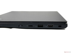 Bien: Botón de encendido, lector de tarjetas microSD, USB-A 3.2 Gen 1 (encendido), HDMI 2.0, mecanismo de bloqueo de seguridad