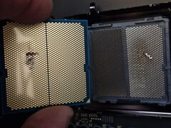 Una CPU Ryzen 9 9950X3D dañada que se emparejó con una placa base ASRock. (Fuente de la imagen: I_fliu en Reddit)