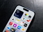 Según un filtrador, la serie 18 del iPhone no tendrá FaceID ni cámara bajo la pantalla. (Fuente de la imagen: Omar Al-Ghosson vía Unsplash)