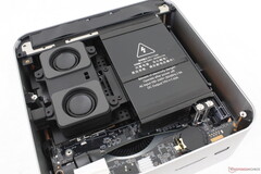 El GTI15 Ultra es uno de los pocos mini PC con altavoces integrados, micrófonos integrados y una fuente de alimentación integrada, todo en uno (Fuente de la imagen: Notebookcheck)