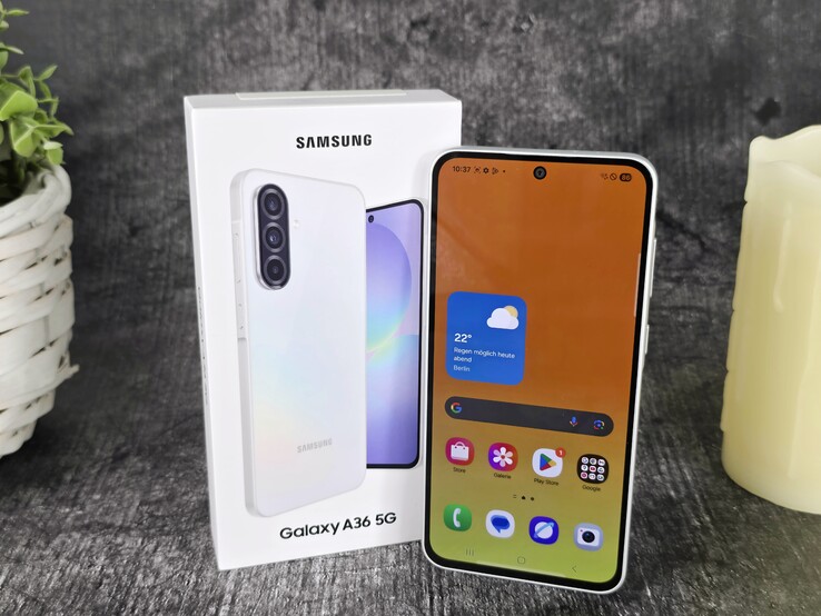 Nuestro dispositivo de prueba: El Samsung Galaxy A36 5G en blanco impresionante 