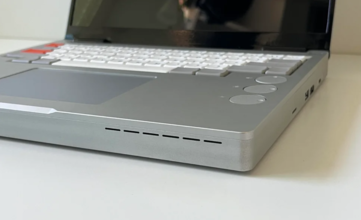Como era de esperar, el Framework Laptop 13 se ha vuelto algo más grueso. (Fuente de la imagen: Flurples en Reddit)