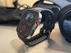 El Huawei Watch Fit 4 Pro cuesta 279 euros en la UE. En la imagen: el smartwatch en negro. (Fuente de la imagen: Notebookcheck)