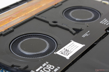 Los ventiladores gemelos de 50 mm tienen el mismo diámetro que los ventiladores del XPS 15 9560