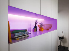 La Philips Hue Solo Lightstrip 5m parece ser más barata que la antigua Lightstrip Plus (arriba). (Fuente de la imagen: Philips Hue)