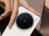 El jefe de producto de Vivo, Han Boxiao, ha publicado nuevas fotos de la cámara Zeiss del Vivo X200. (Fuente de la imagen: Weibo)