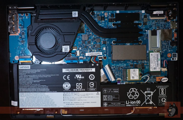 Una mirada al interior del Lenovo Flex 5 (Fuente: Self)