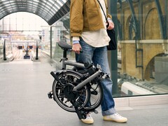 La Brompton Electric P Line: Urban puede cargarse completamente en cuatro horas. (Fuente de la imagen: Brompton)