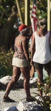 La piel de esta mujer de edad avanzada muestra signos evidentes de una exposición solar prolongada (captura de pantalla ampliada de GTA 6).