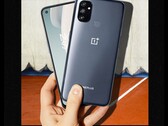 El OnePlus Nord N100 ofrece más de lo que la hoja de especificaciones oficiales afirma que ofrece. (Fuente de la imagen: OnePlus)