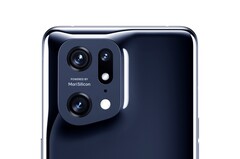 El Oppo Find X5 Pro tiene una discreta pero gruesa carcasa de cámara. (Fuente de la imagen: Roland Quandt & WinFuture)