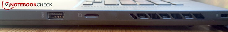 Derecha: USB-A 3.2 Gen2, lector de tarjetas microSD, bloqueo Kensington