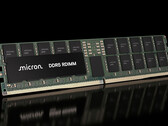 Módulo de memoria DDR5 RDIMM de Micron. La nueva versión de 512 GB de la empresa podría permitir hasta 12 TB de RAM en un único servidor.