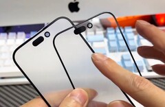 El iPhone 15 Pro Max tiene fama de ofrecer los biseles más finos de toda la serie iPhone 15. (Fuente de la imagen: Bilibili)