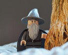 Una imagen que muestra una figurita LEGO de Gandalf. (Fuente de la imagen: aitoff - Pixabay)