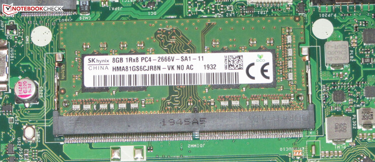 La memoria (12 GB; módulo de 8 GB + 4 GB a bordo) funciona en modo de doble canal.