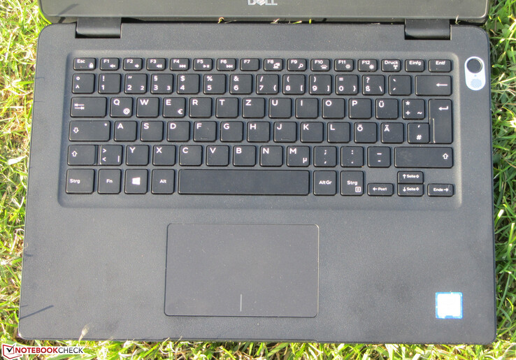 Un vistazo al teclado y al trackpad del Latitude 3400
