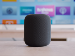 Mark Gurman informa de que está en camino un nuevo dispositivo HomePod Apple, similar al modelo original. (Fuente de la imagen: Howard Bouchevereau en Unsplash)