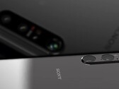 Se espera que el Sony Xperia 1 V venga con sensores de cámara principalmente más grandes que su predecesor. (Fuente de la imagen: @OnLeaks/Sony - editado)
