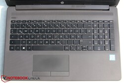 Una mirada al teclado y al trackpad
