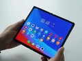 El teléfono plegable de OPPO podría estar basado en este prototipo. (Fuente: Weibo)