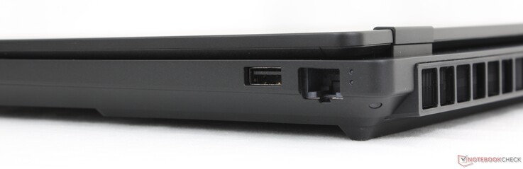 Derecha: USB-A (10 Gbps), RJ-45 (1 Gbps)