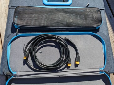 En la base del panel solar Anker se ha integrado un bolsillo para los cables